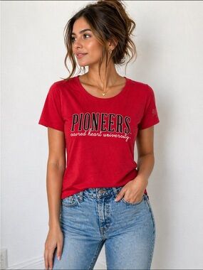 Pioneers Red Graphic Cropped Tee Shirt